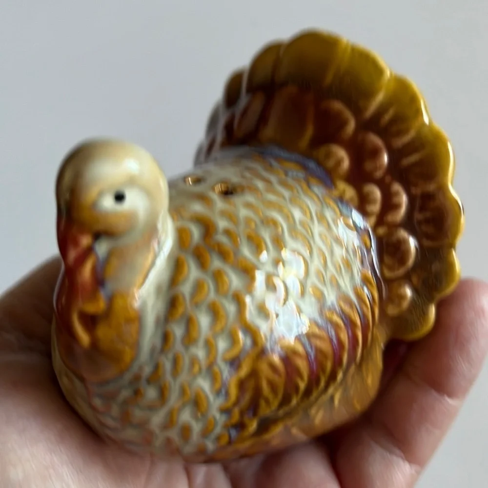 Heritage Collection Harvest 2011 Stoneware Turkey Salt Shaker BH & Garden Only 1
